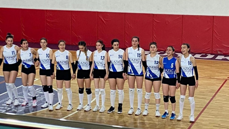 Elazığ Belediyesi Voleybol Ada Koleji'ni 3-1 mağlup etti 